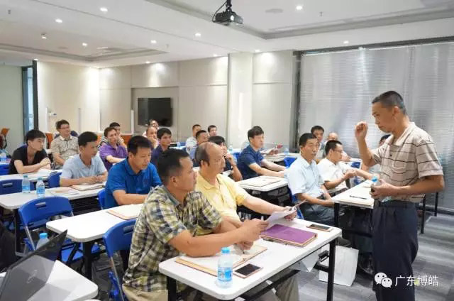 主講——原中國玻璃鋼協(xié)會技術(shù)研修的模具制作特聘講師、廣東博皓復(fù)合材料有限公司復(fù)合材料應(yīng)用技術(shù)總顧問譚永枝老師